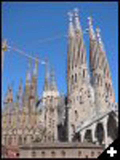 gaudi_sagrada_familia_new_old