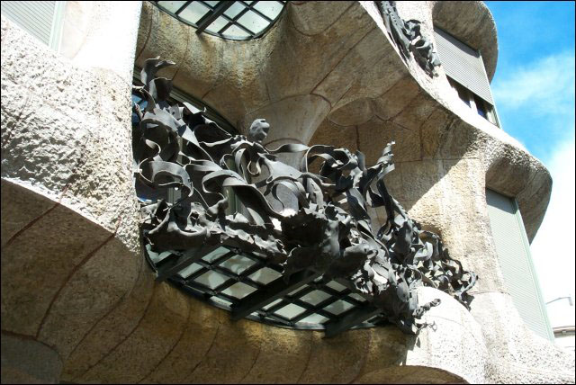 may_20_gaudi_la_perdera_balcony