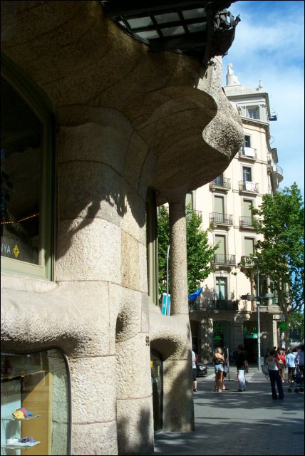 may_20_gaudi_la_perdera_outside