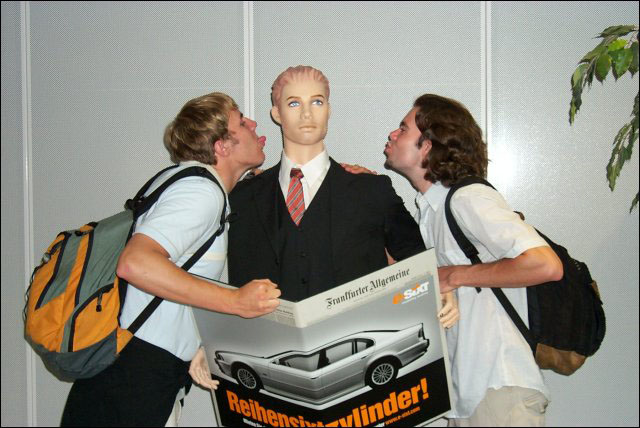 may_9_frankfurt_airport_manequin