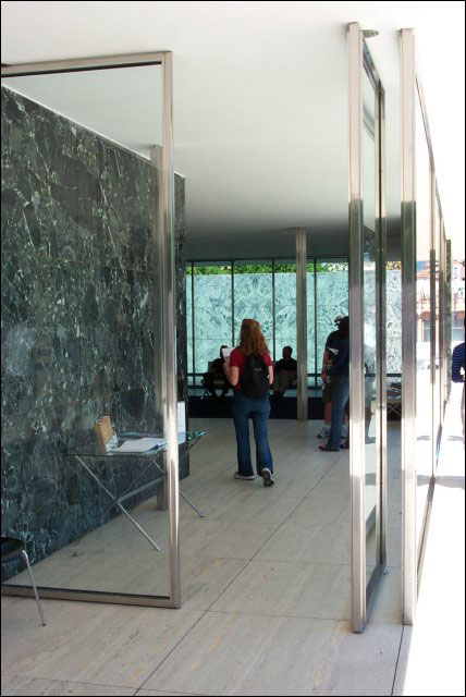 mies_pavilion_entrance