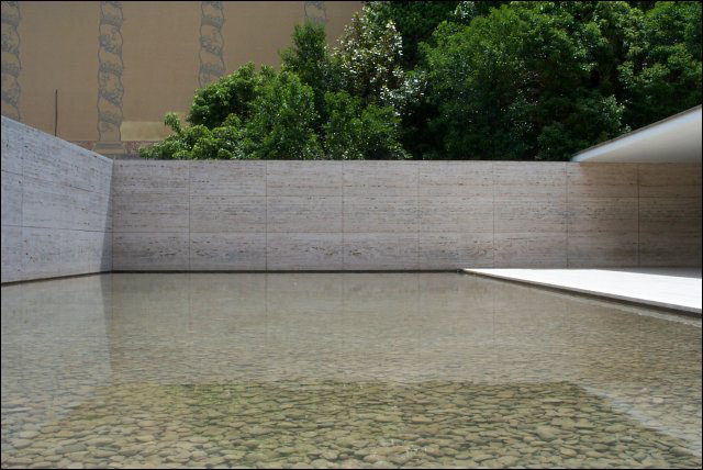 mies_pavillion_outer_pool